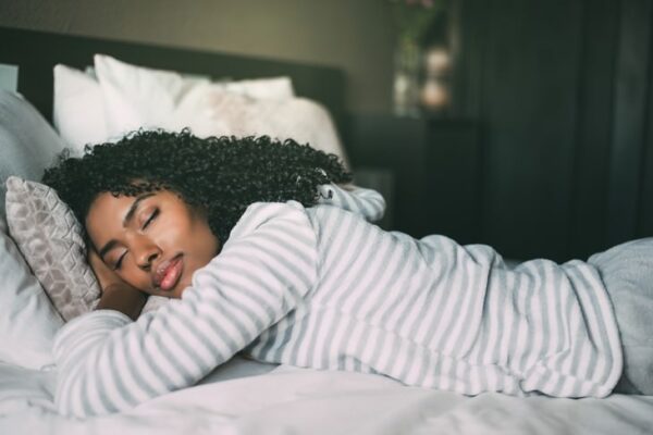 beneficios para la salud de dormir en una habitacion fria