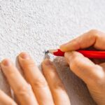 Cómo quitar las marcas de lápiz de las paredes