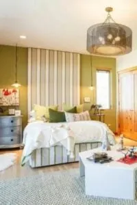 Este dormitorio infantil único y ecléctico haría que cualquier niño se pusiera verde de envidia por el tobogán de pared incorporado.